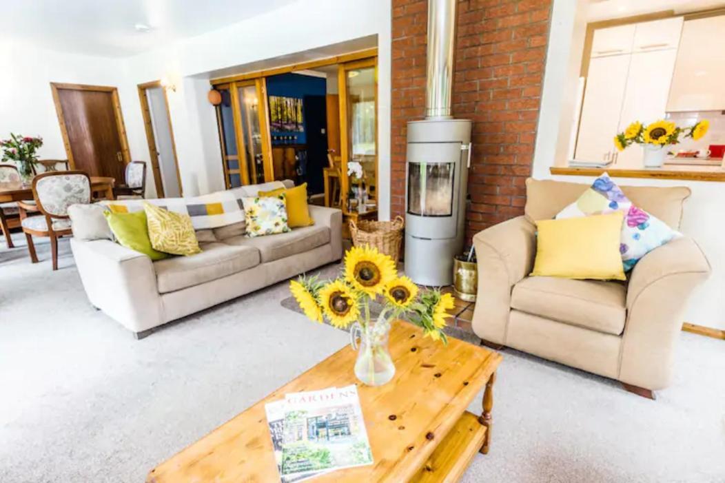 Comforts In Peaceful 2 Acres Сasa de vacaciones Inverness