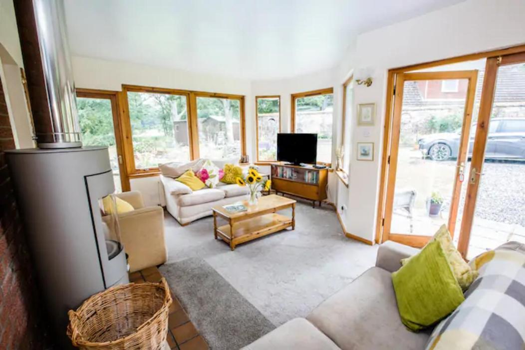 Comforts In Peaceful 2 Acres Сasa de vacaciones Inverness