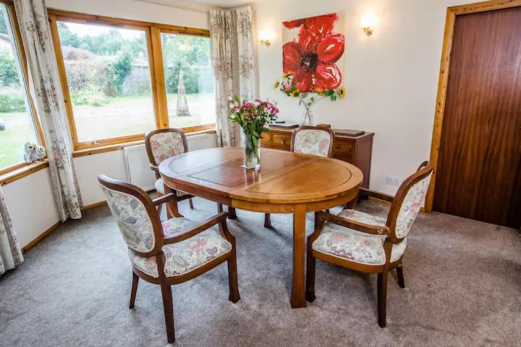 Comforts In Peaceful 2 Acres Сasa de vacaciones Inverness