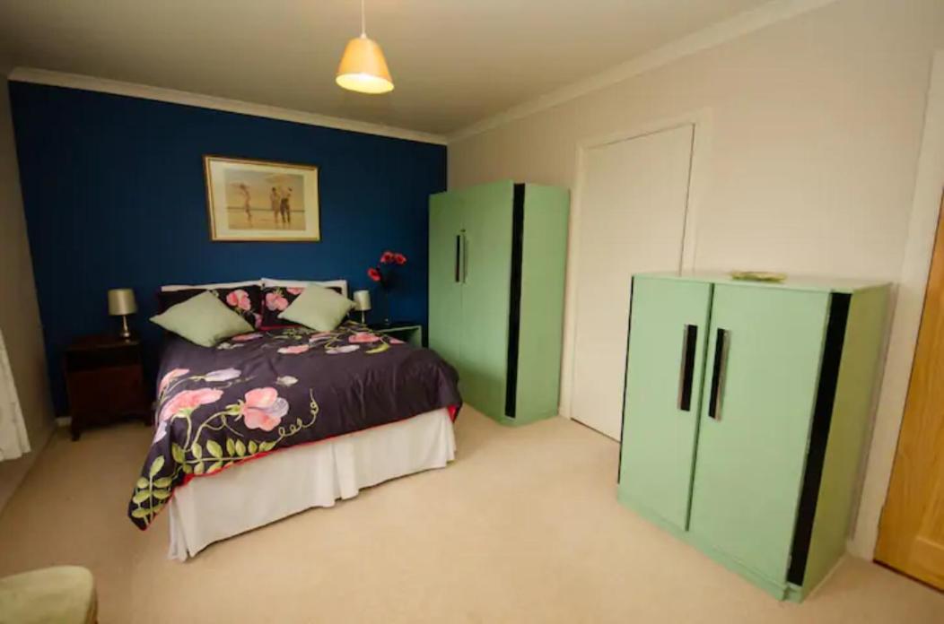 Comforts In Peaceful 2 Acres Сasa de vacaciones Inverness