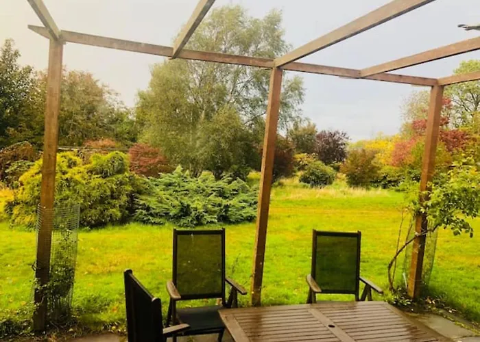 Home Comforts In Peaceful 2 Acres